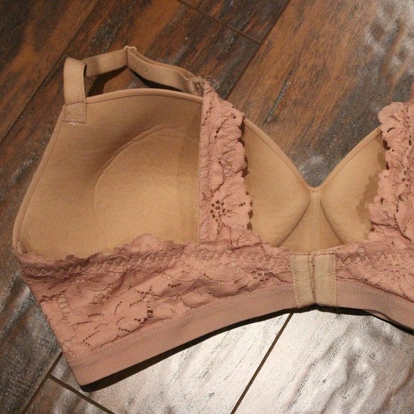 2/$30 🏷 Aerie Wireless Bra Size 36DD Nude Colour - Picture 2 of 5
